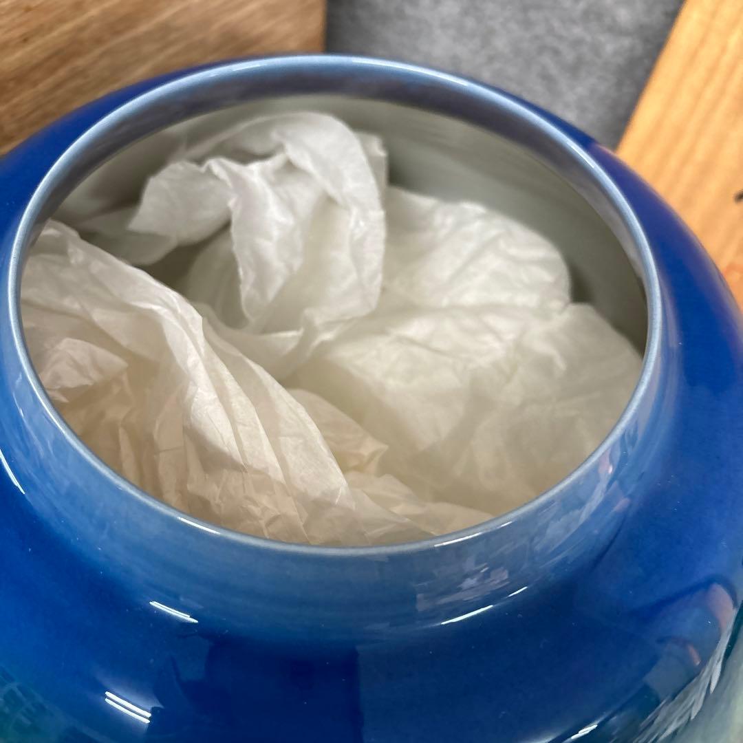 ①九谷焼の人間国宝である三代徳田八十吉の壺