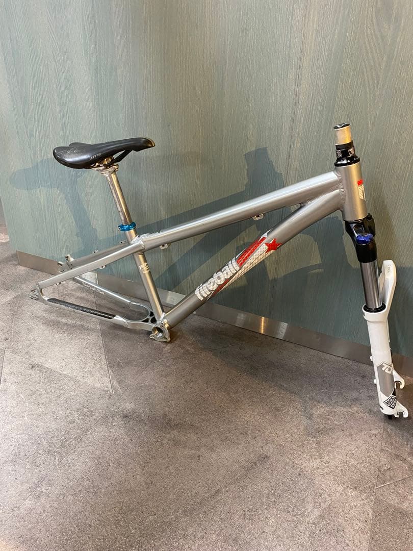 マングース　ダートジャンプ　フレームのみ フォークはありません