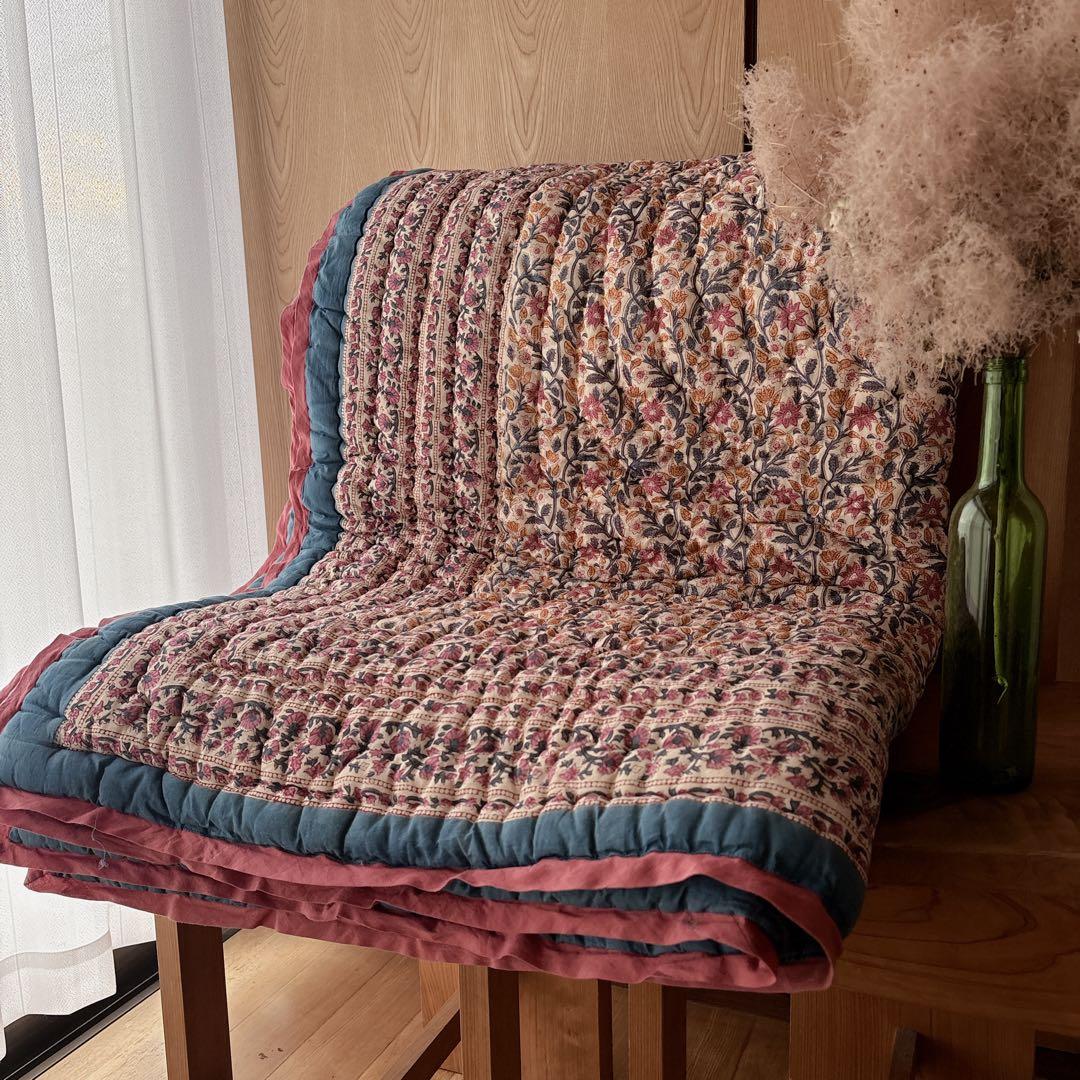 未使用※インド ブロックプリント 中綿入りキルト ノスタルジックブルー　ラグ