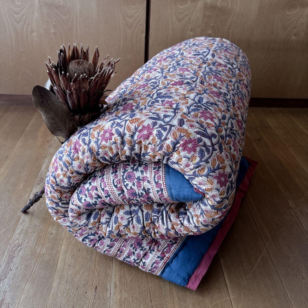 未使用※インド ブロックプリント 中綿入りキルト ノスタルジックブルー　ラグ