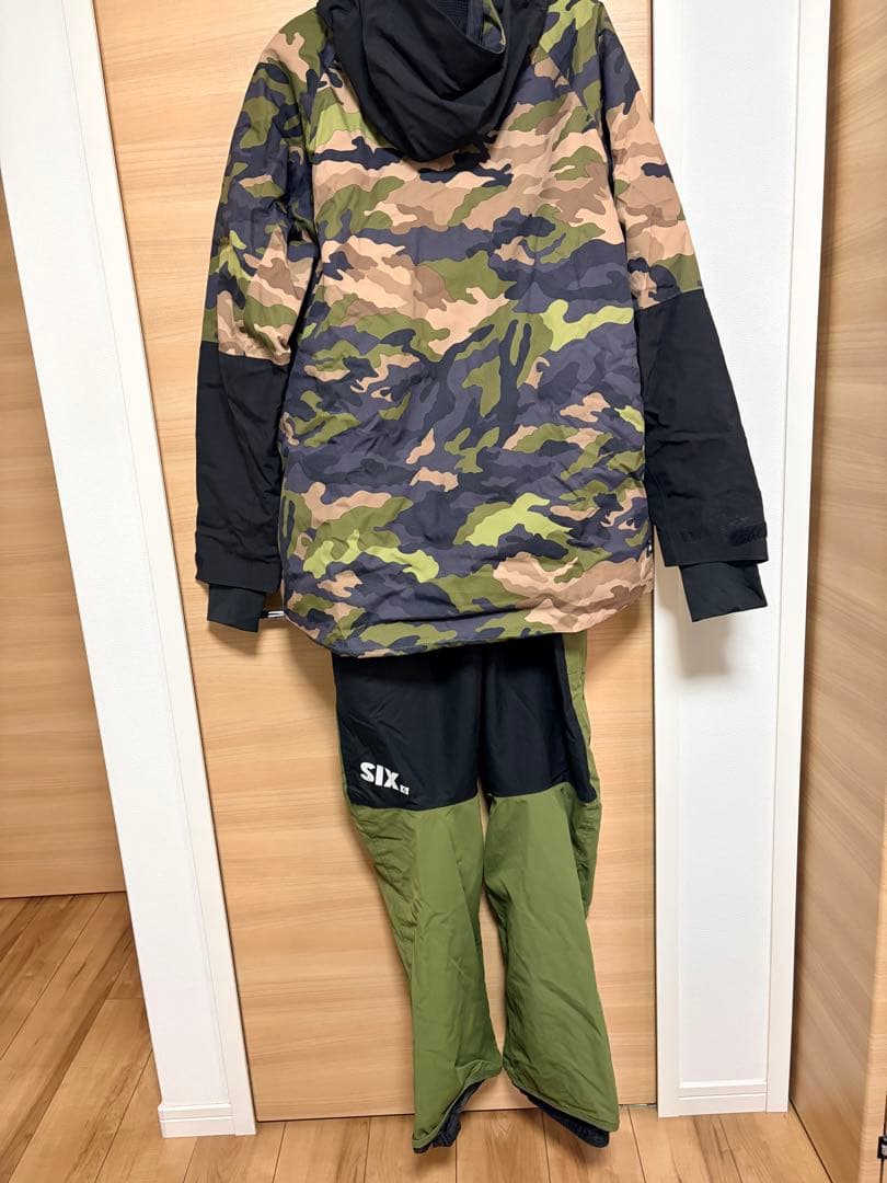 メンズ 686 SIX スノーボードウェア Mサイズ 上下セット
