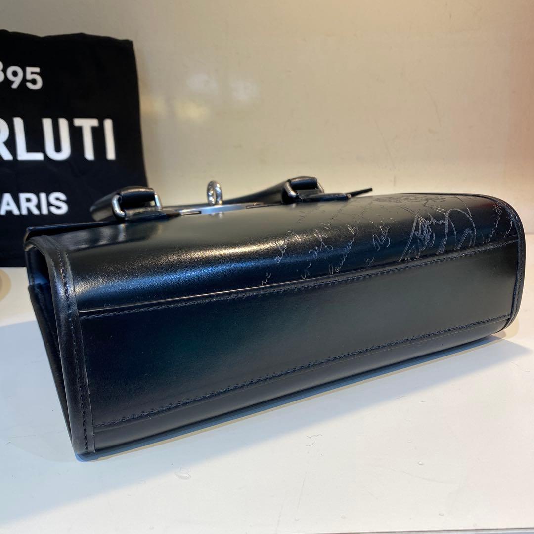 ベルルッティ　エミーオガリバーメッセンジャーバッグ