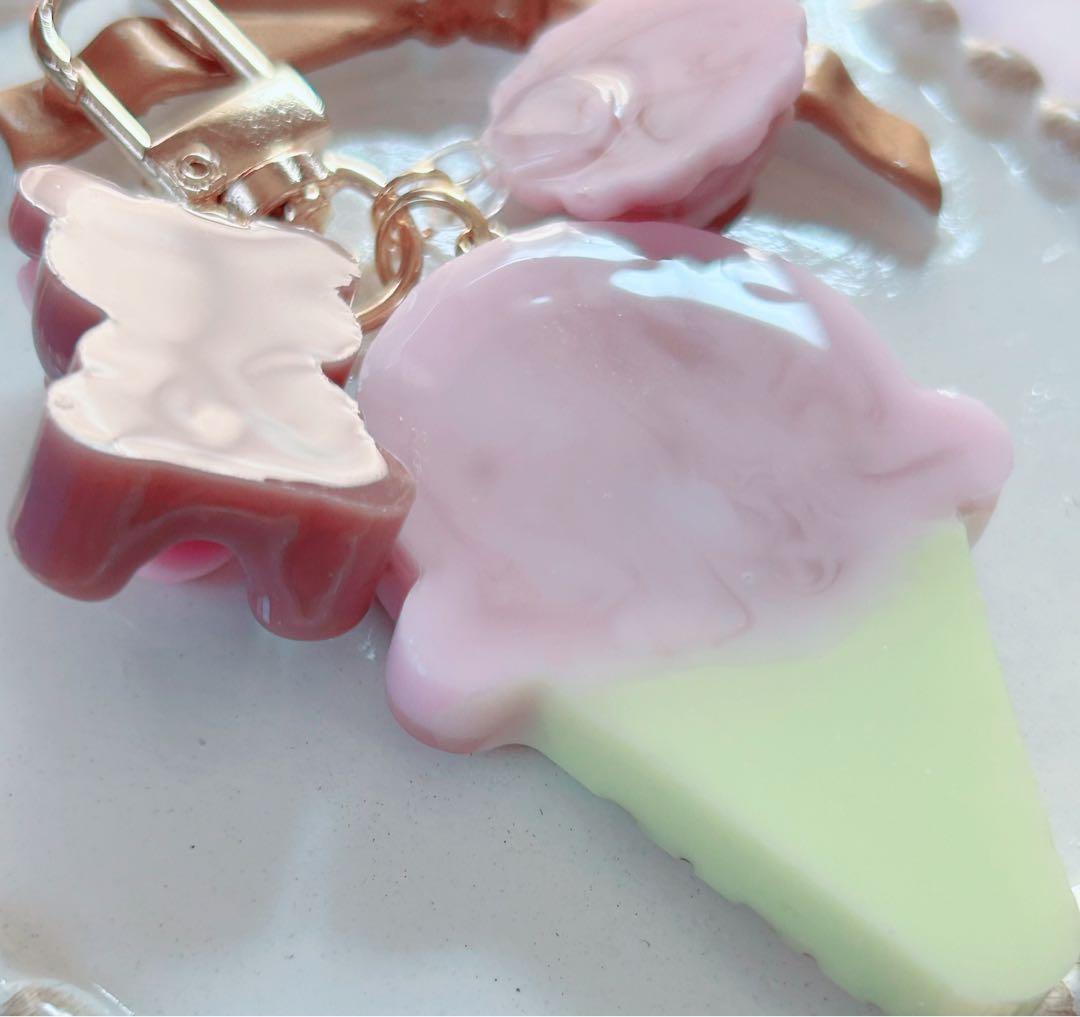 レジンキーホルダー　シェイカー　アイスクリーム　クマちゃん　リボン付き