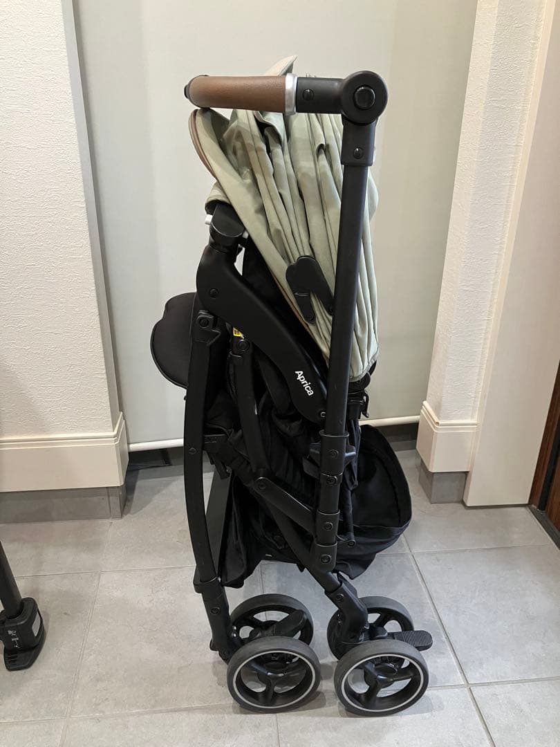 専用ページApricaベビーカーラクーナクッションフリープラススモーキーグリーン