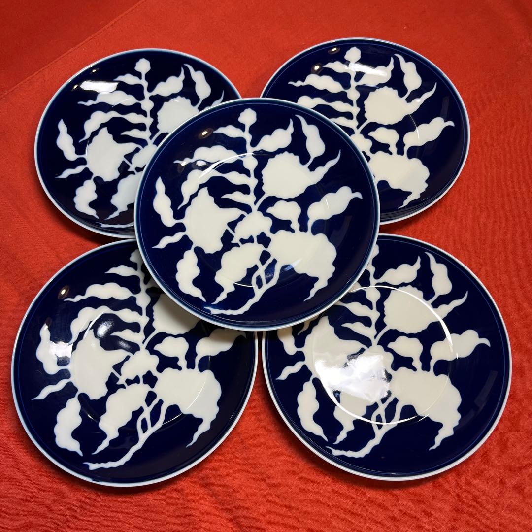 深川製磁「明染付白抜紋取皿五枚揃え」