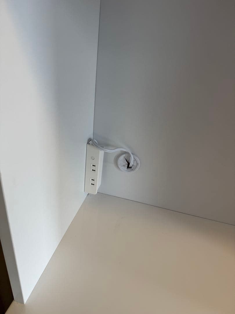 ホワイト食器棚 ガラス扉付き 中型