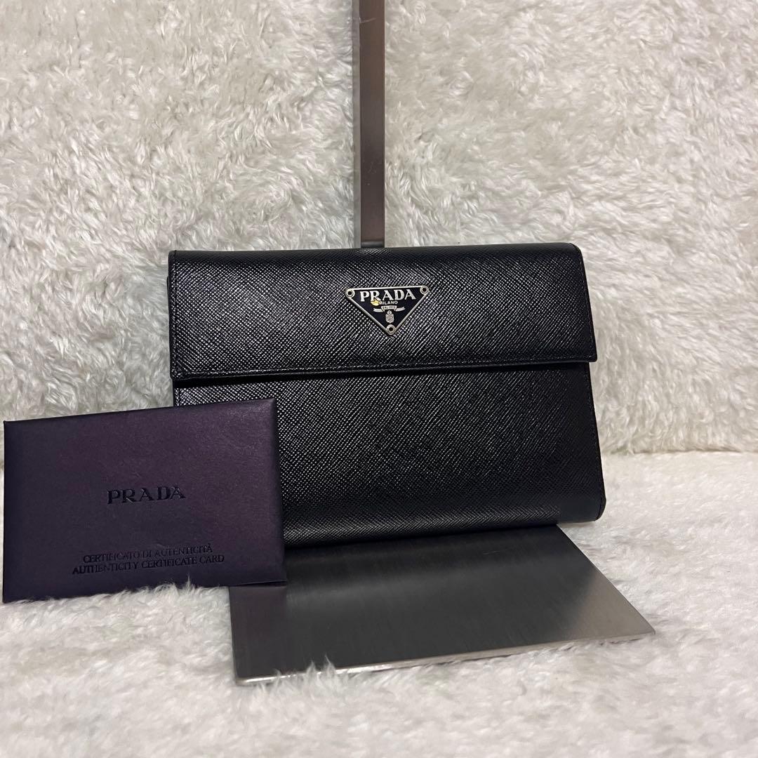 プラダ　三つ折り　サフィアーノレザー　三角ロゴ