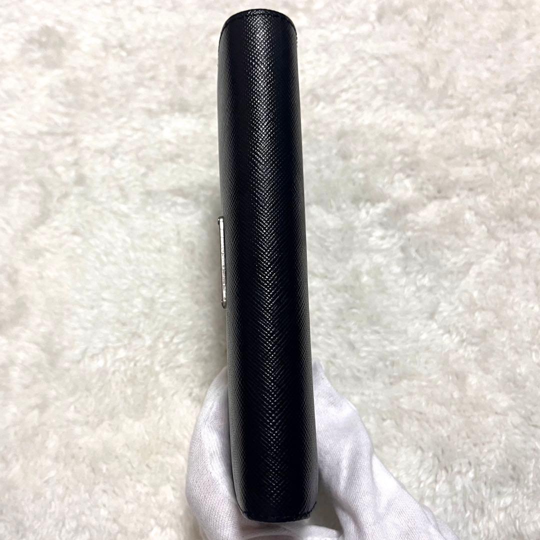 プラダ　三つ折り　サフィアーノレザー　三角ロゴ