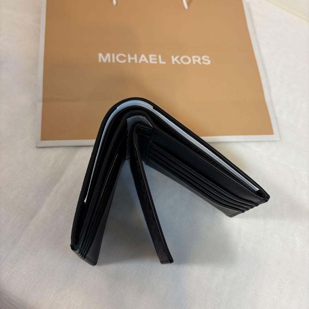 【新品・未使用】MICHAEL KORS 二つ折り財布とパスケースセット