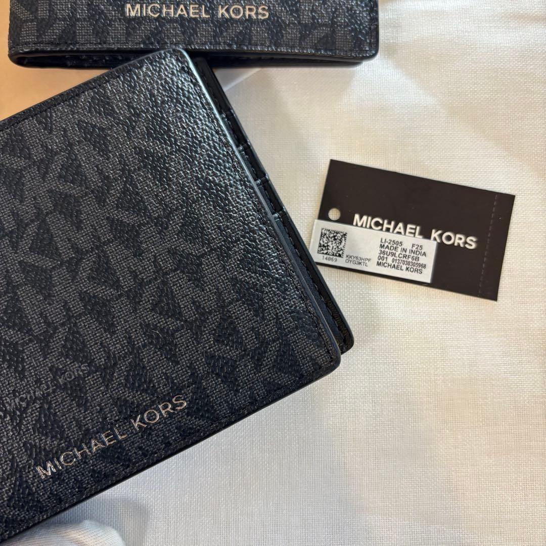 【新品・未使用】MICHAEL KORS 二つ折り財布とパスケースセット