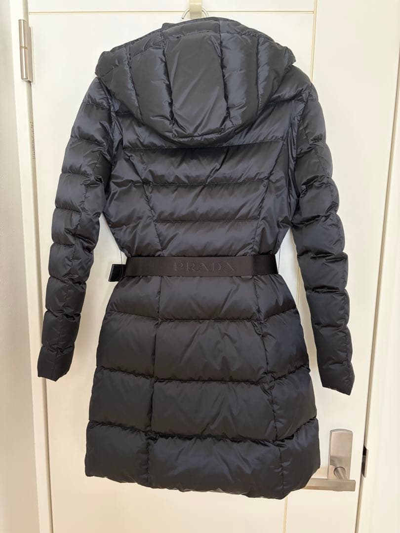 PRADA フード付き ブラック ダウンジャケット　38