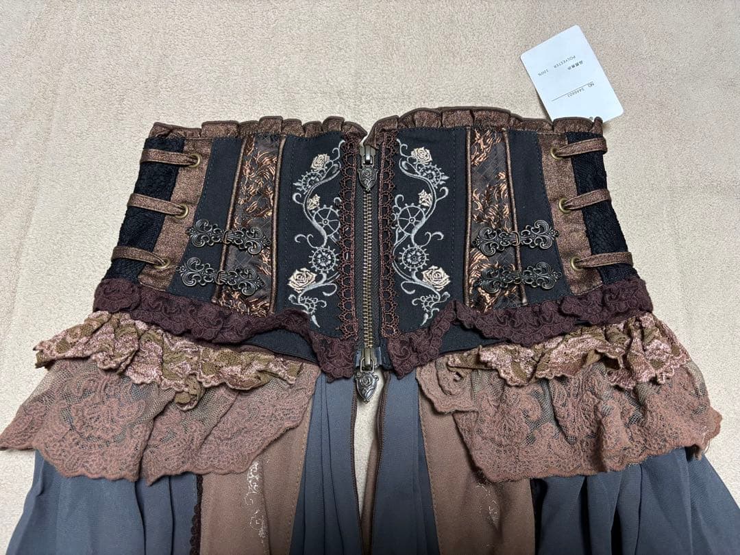 新品☆ オッズオンオネストのバラ刺繍入りコルセットスカート（オーバースカート）