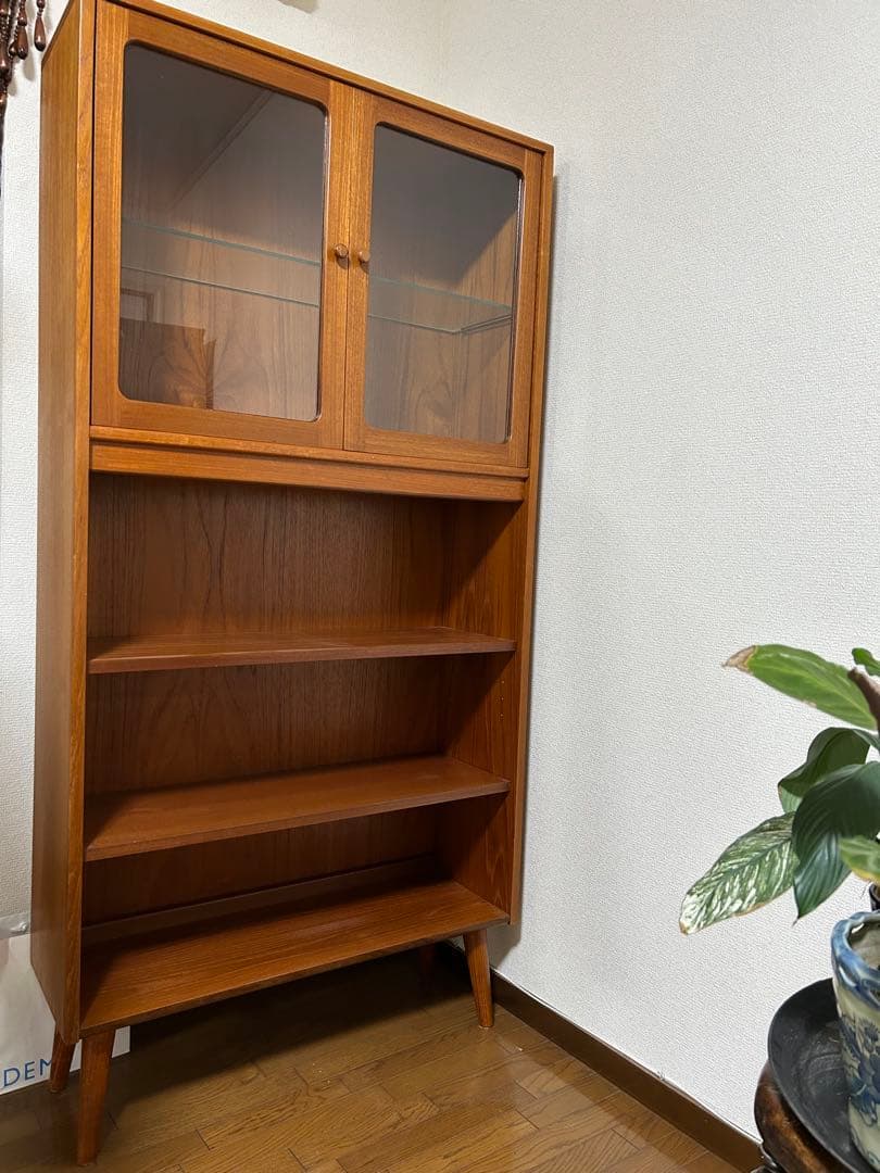 北欧　ミッドセンチュリーデザイン　食器棚　本棚　飾り棚