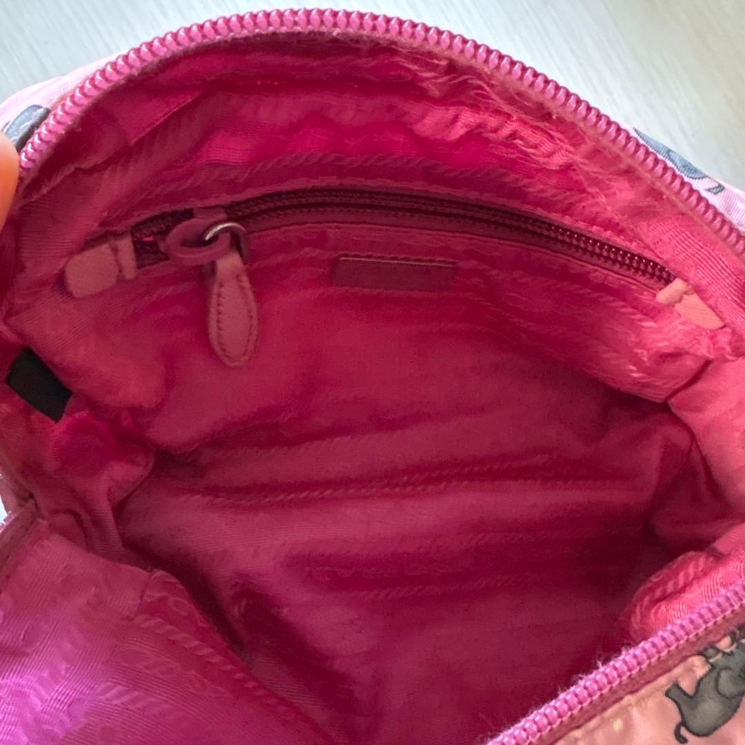 PRADAゾウ柄コスメポーチ