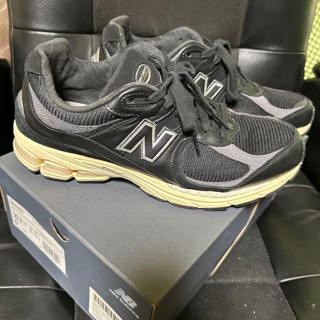 New Balance M2002Rブラック スニーカー