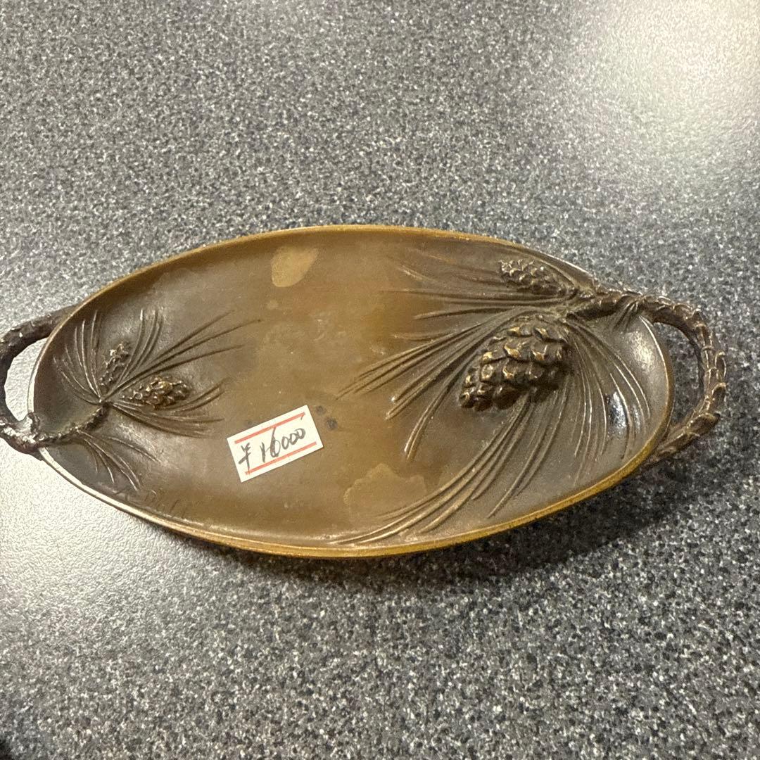 ブロンズ製松の枝トレイ