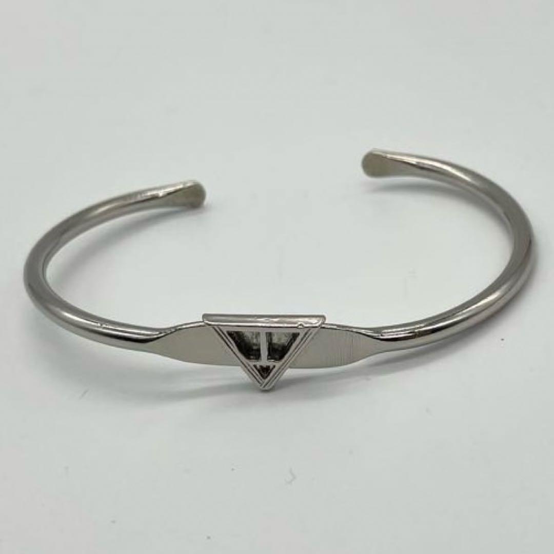 TOGA オープンバングル ブレスレット シルバー メタル 三角ロゴ 細め