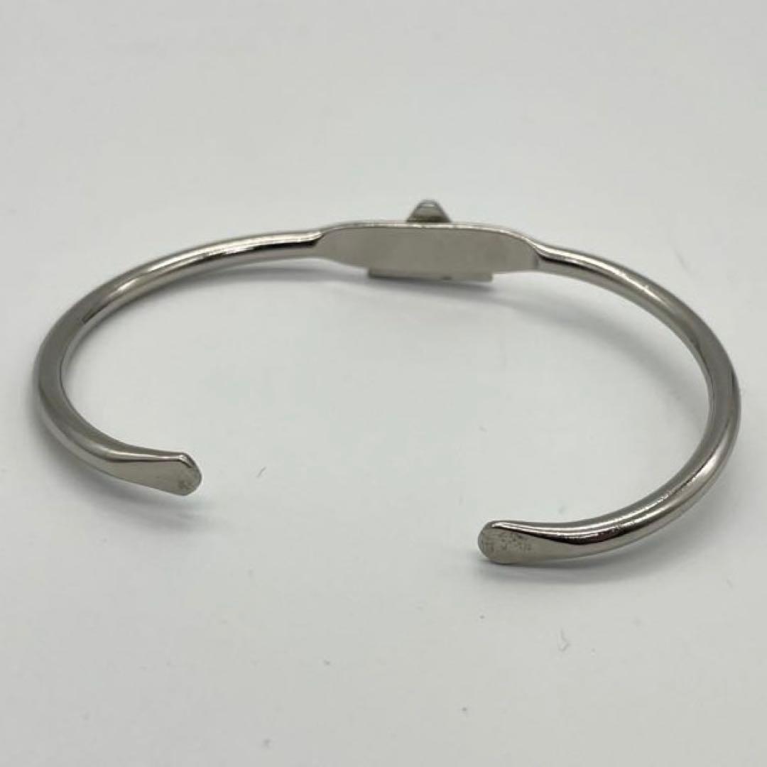 TOGA オープンバングル ブレスレット シルバー メタル 三角ロゴ 細め