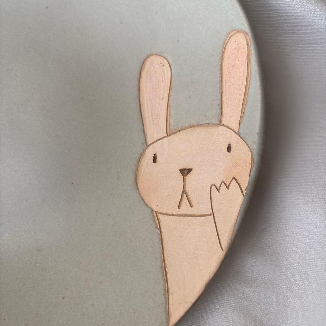 長田恵　大きめお皿と猫の置き物