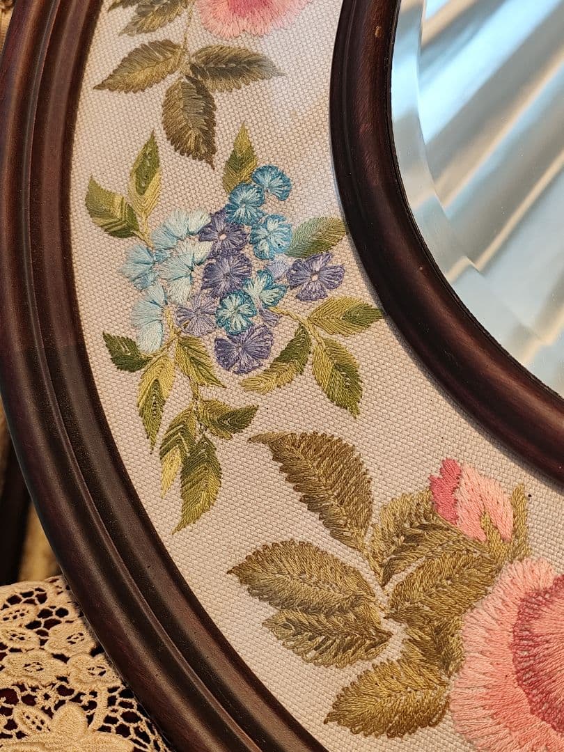 戸塚刺繍　 花柄　薔薇　楕円形ミラー　木製　額縁　刺繍　オーバル　アンテーク