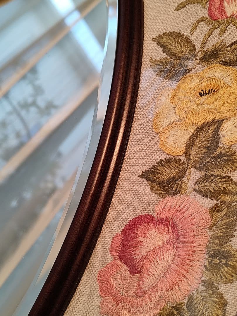 戸塚刺繍　 花柄　薔薇　楕円形ミラー　木製　額縁　刺繍　オーバル　アンテーク