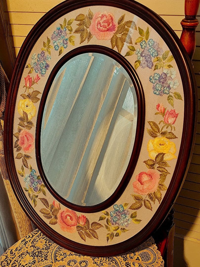 戸塚刺繍　 花柄　薔薇　楕円形ミラー　木製　額縁　刺繍　オーバル　アンテーク