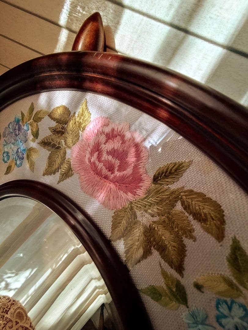 戸塚刺繍　 花柄　薔薇　楕円形ミラー　木製　額縁　刺繍　オーバル　アンテーク