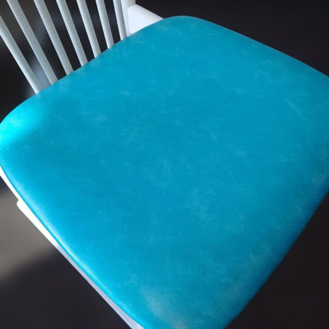 北欧風　レトロポップ　ダイニングチェア　ターコイズブルー　ミッドセンチュリー