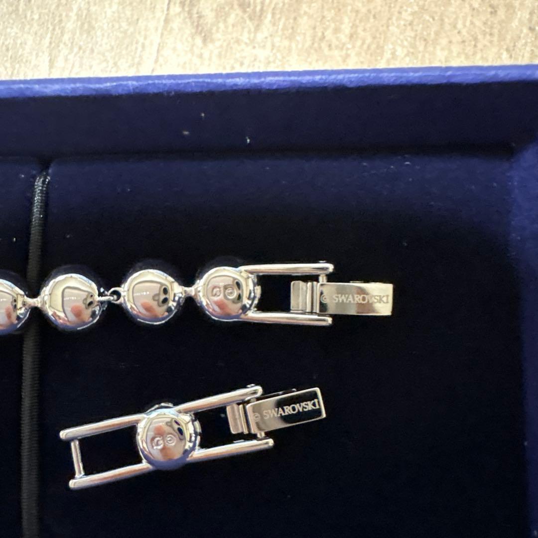 新品 Swarovski 緑色ラインストーンブレスレット