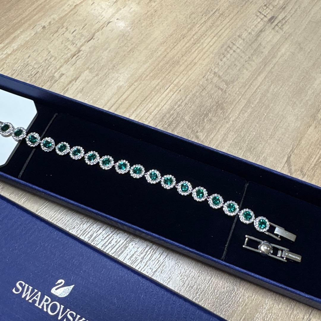 新品 Swarovski 緑色ラインストーンブレスレット
