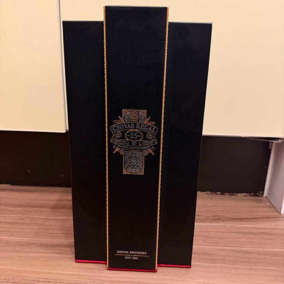 CHIVAS REGAL 25年 スコッチウイスキー ギフトボックス付き