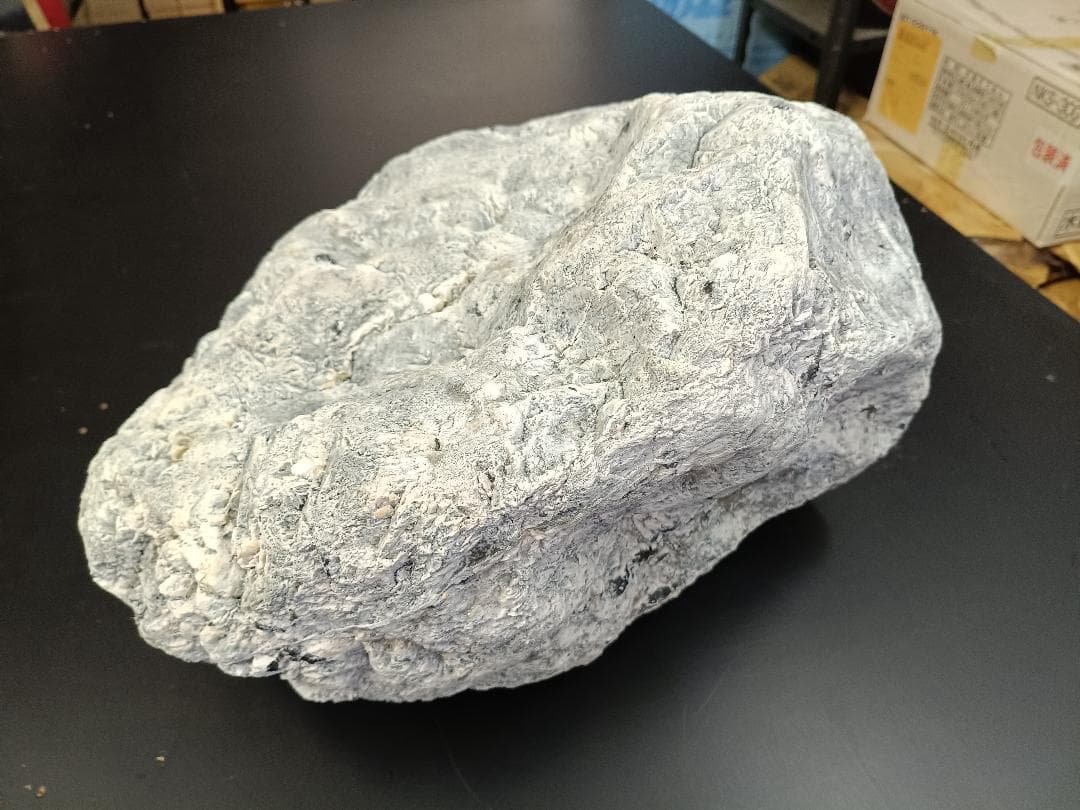 擬岩　人工石　軽くて丈夫FRP製　アート　オブジェ