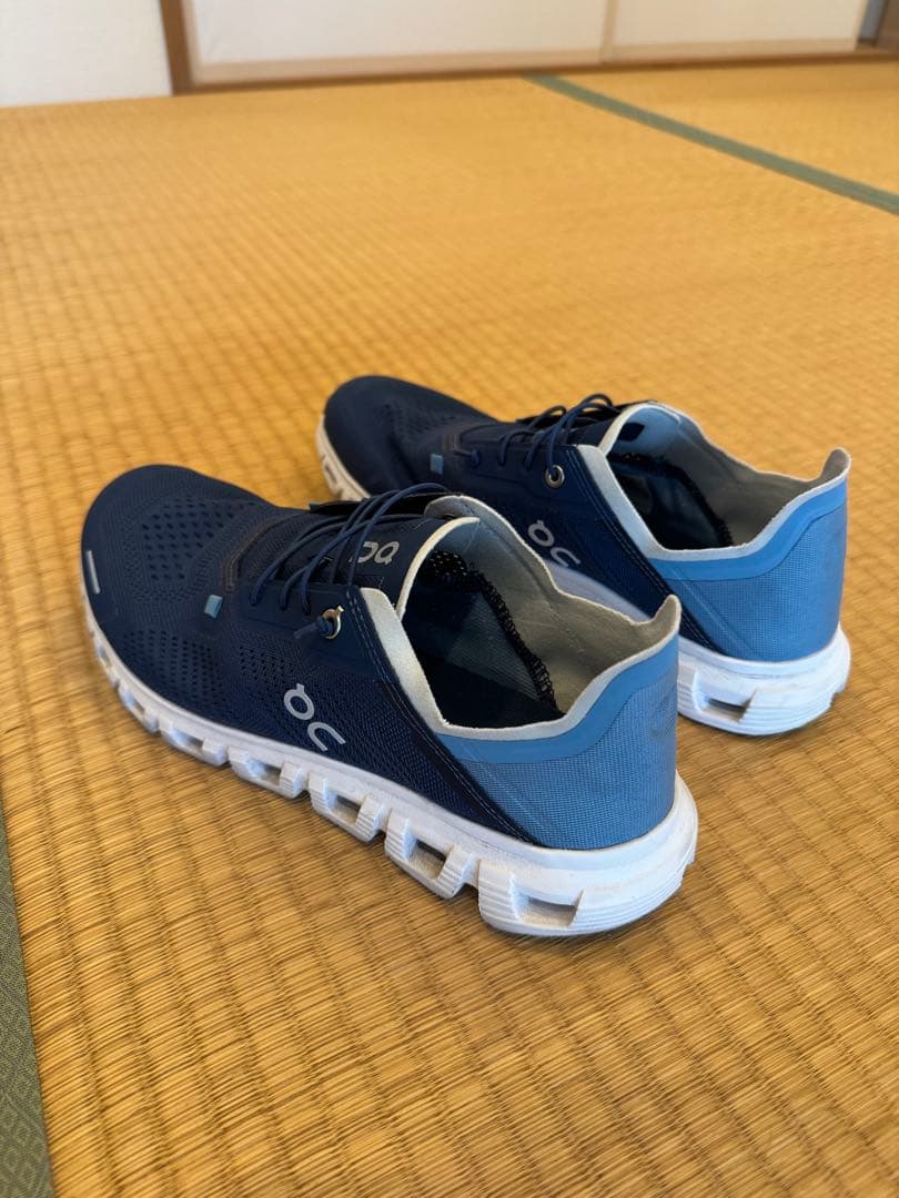 On CLOUDCOAST ネイビー メッシュスニーカー