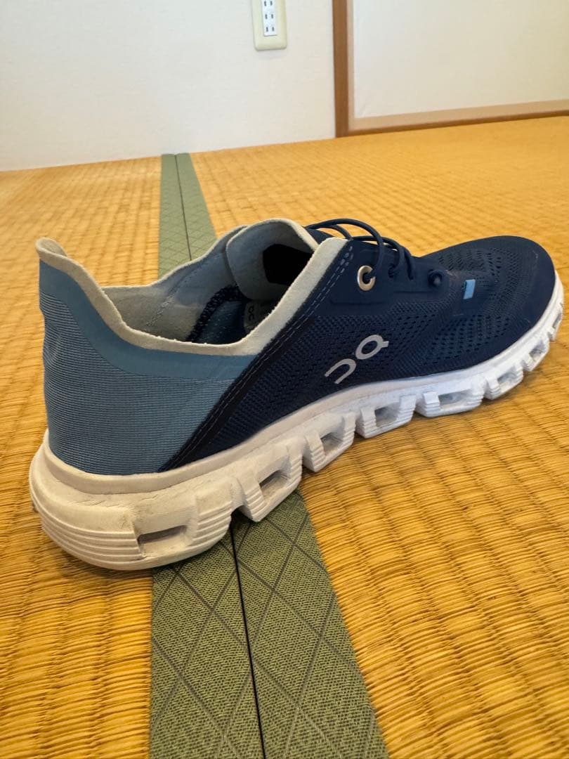 On CLOUDCOAST ネイビー メッシュスニーカー