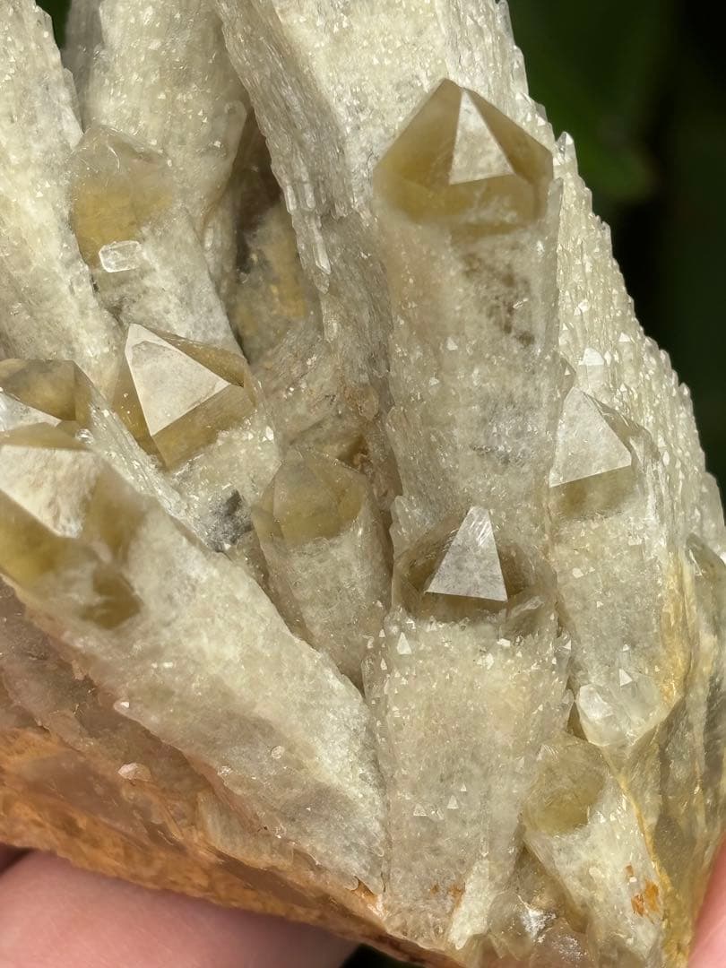 天然シトリン　キャンドルクォーツ　クラスター　367g かわいい　自立します