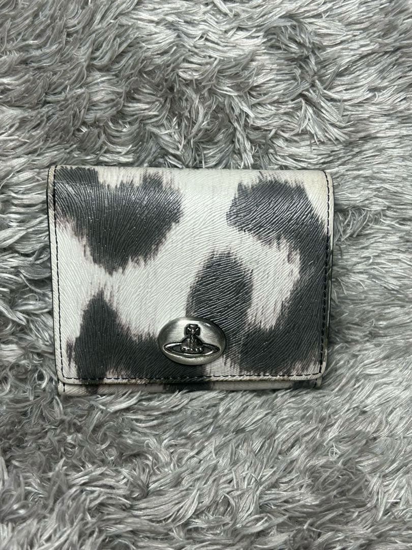 ⭐︎ヴィヴィアン（viviennewestwood）牛柄レザー三つ折り財布