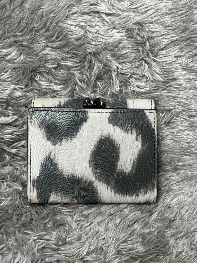 ⭐︎ヴィヴィアン（viviennewestwood）牛柄レザー三つ折り財布