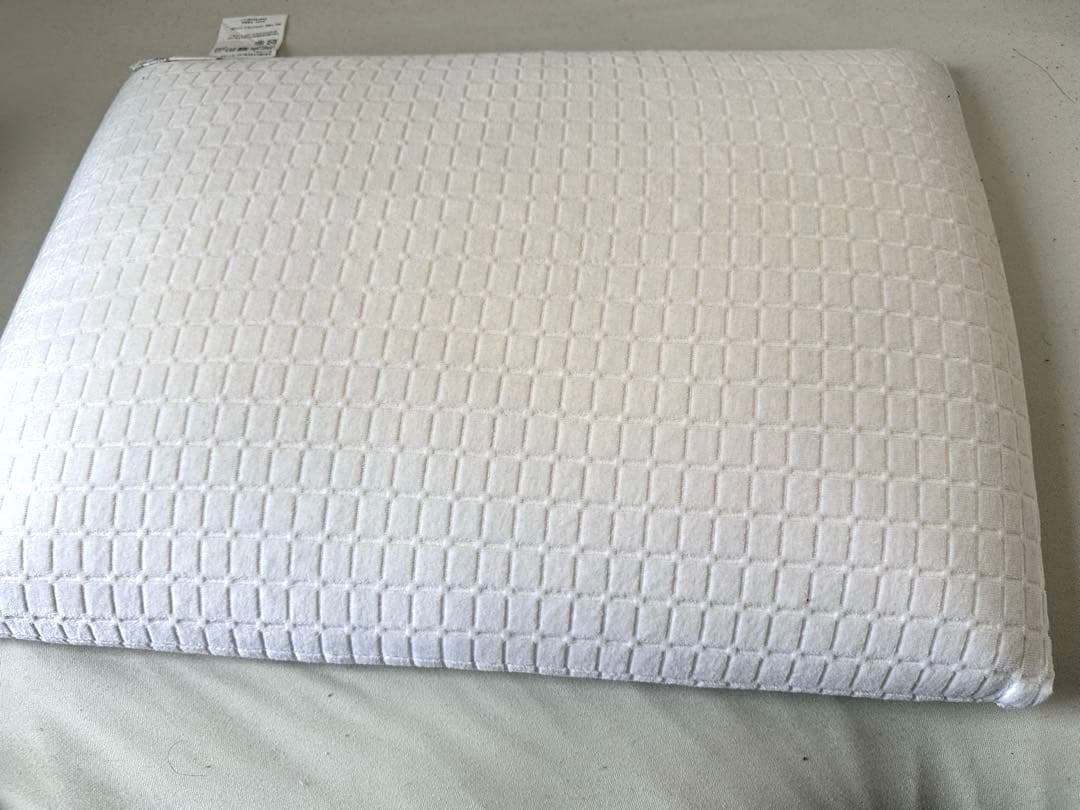 枕 ピロー　紺色カバー付　レガリアで購入