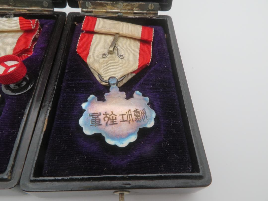 A17. 勲八等白色桐葉章　 記章 勲章 銀メダル3点