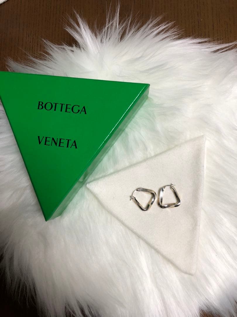 BOTTEGA VENETA シルバートライアングルピアス