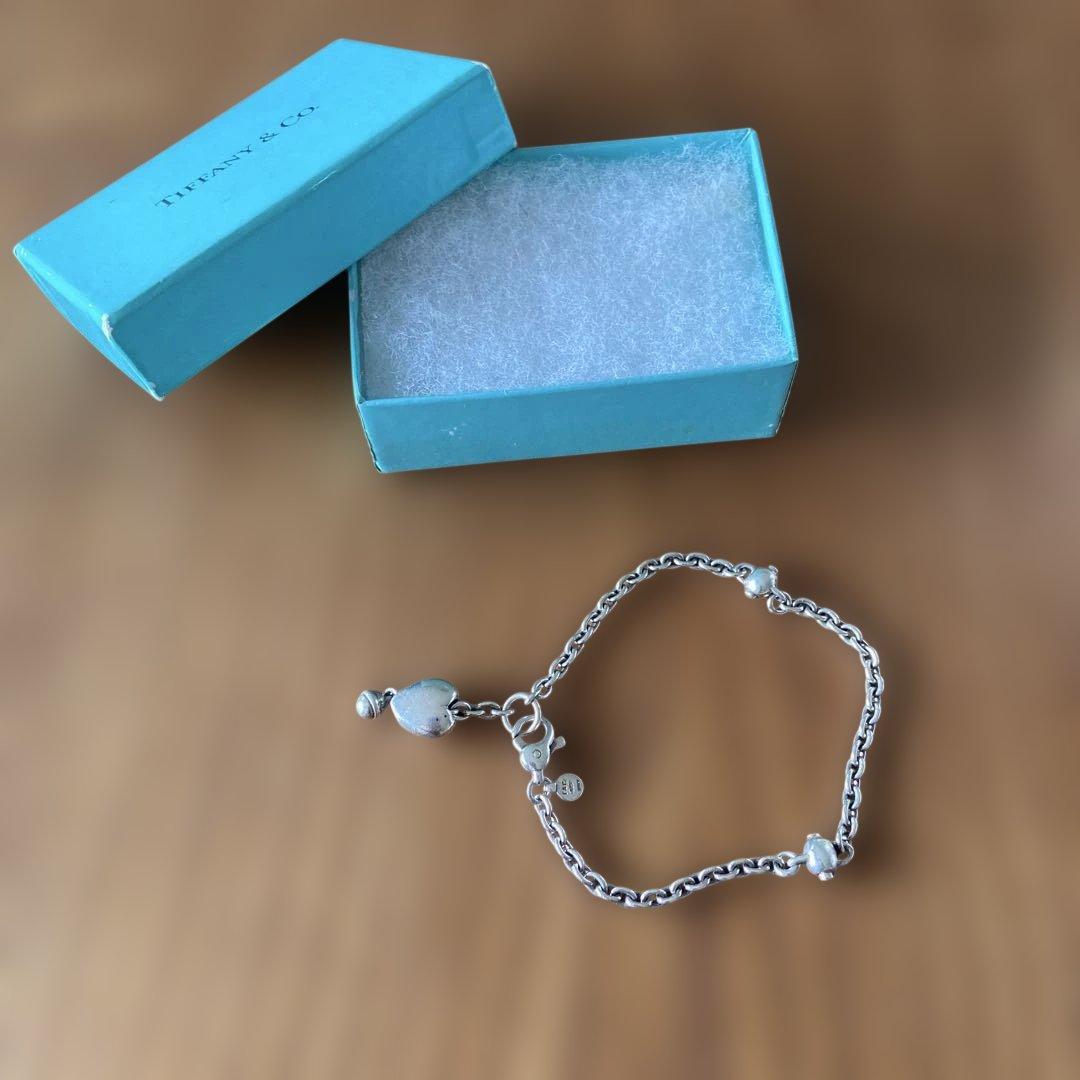 Tiffany & Co. シルバーブレスレット ハートチャーム付き