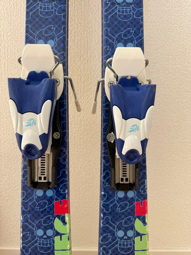 ジュニア　125cmスキー板＆ブーツセット　ワンピース柄