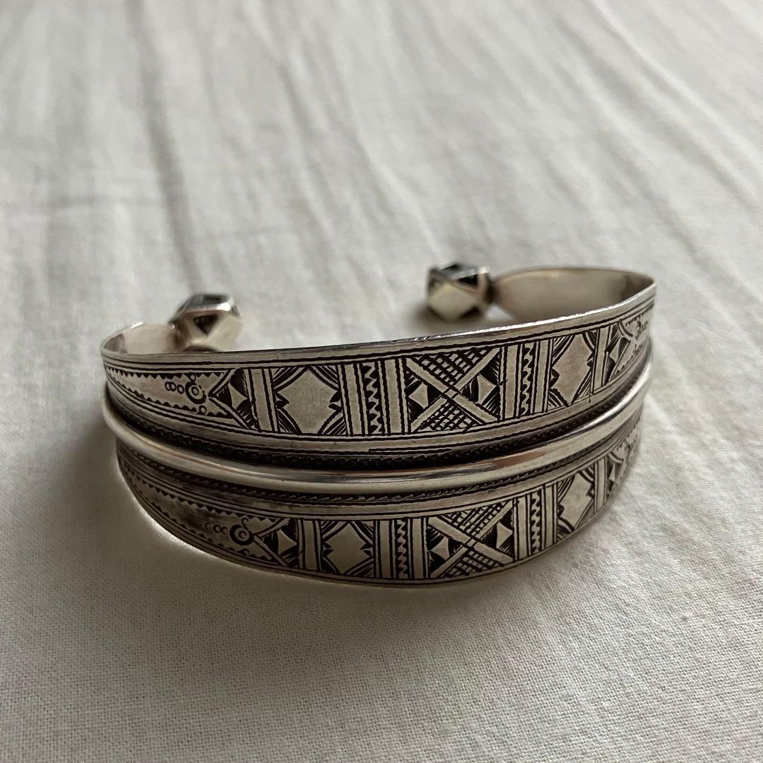 トゥアレグシルバーバングル