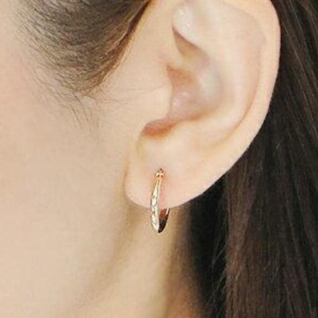 18金【2×15mm 定番フープピアス 】イエローゴールド K18刻印入 新品！