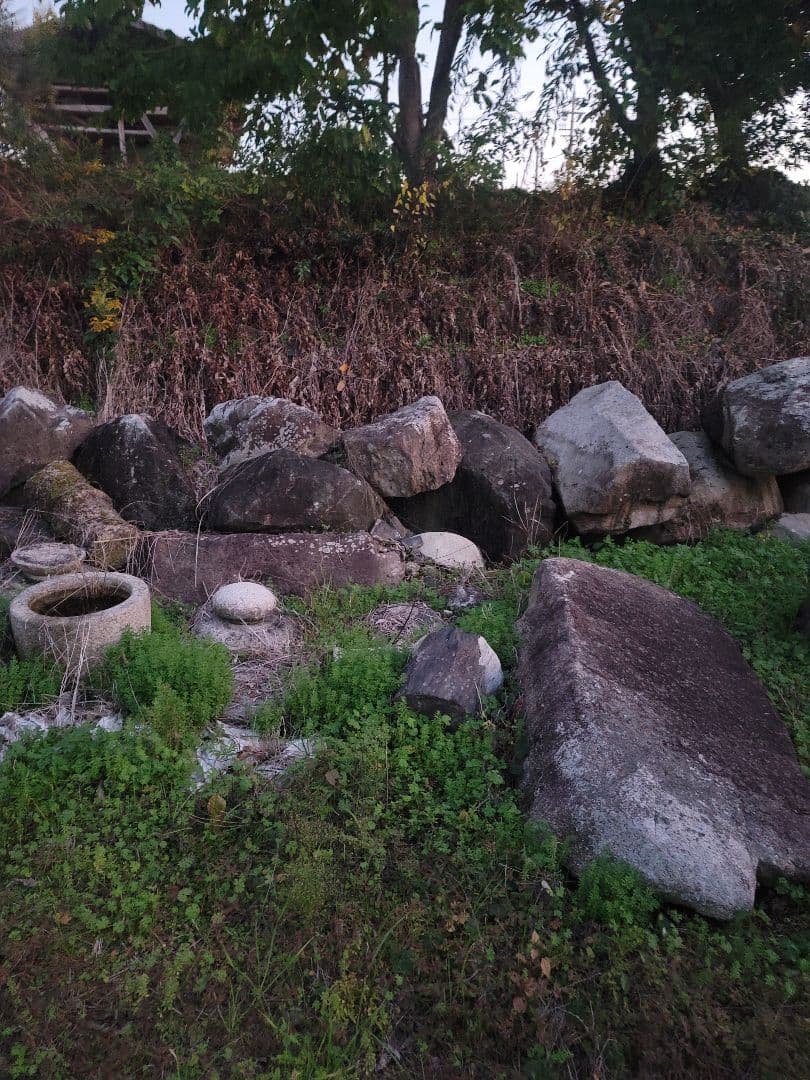 四国青をはじめ、全国の石が満載、200トンが激励