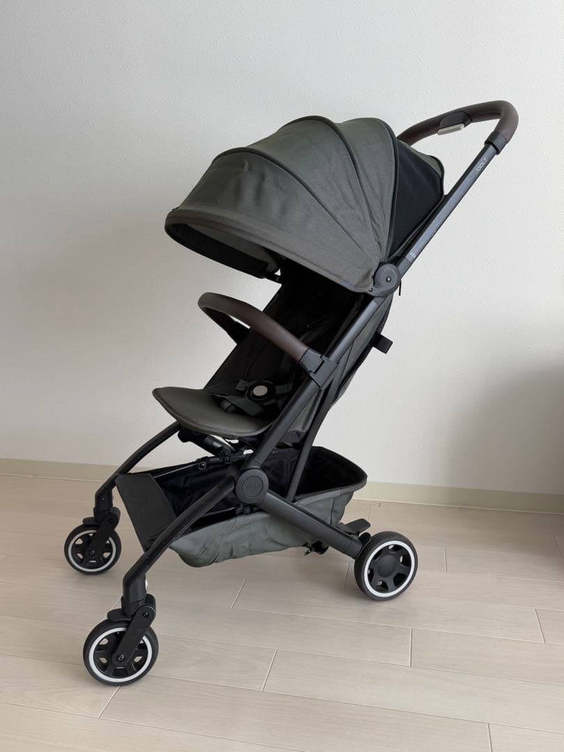 カーキ　折りたたみ式ベビーカー
