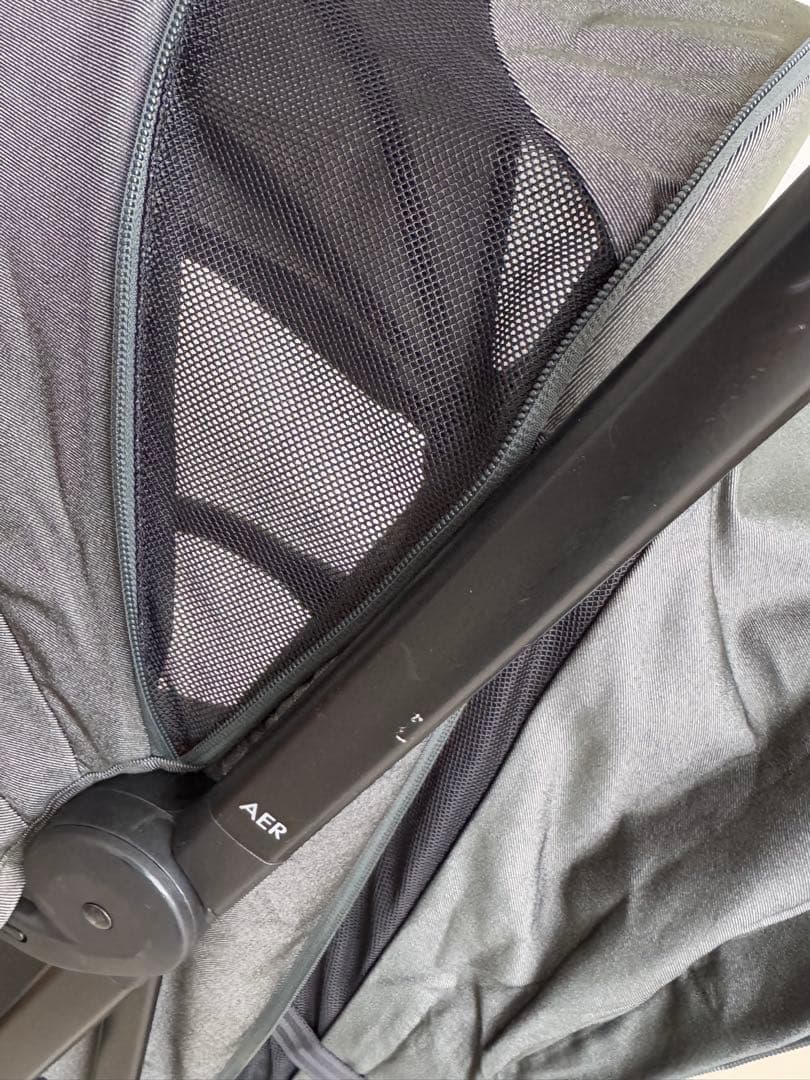 カーキ　折りたたみ式ベビーカー