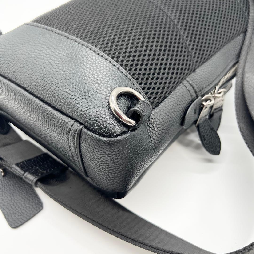 ほぼ未使用✨コーチ　ボディバッグ　ゴッサム　シボ革　ブラック　現行　C5331