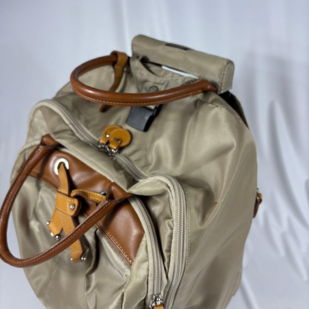 カナナプロジェクト トローリーバッグ キャリー ベージュ　ポンポンチャーム付き