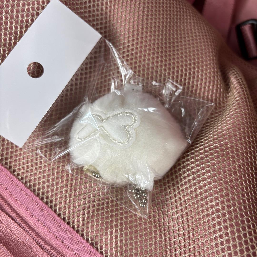 カナナプロジェクト トローリーバッグ キャリー ベージュ　ポンポンチャーム付き